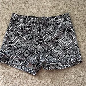So- Kohl’s Brand Patterned Black and White Shorts